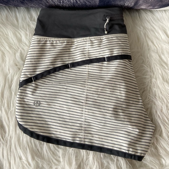 Lululemon Speed Shorts 2.5” hyperstripe - Picture 1 of 4